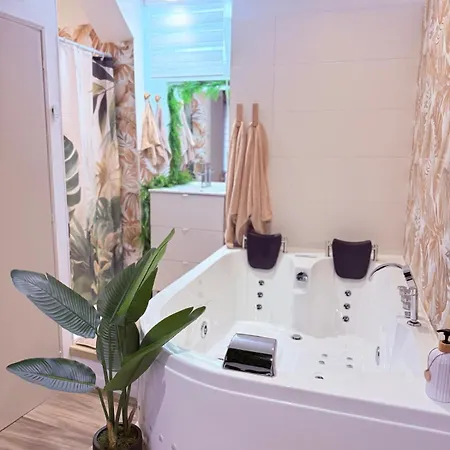 Jacuzzi Privee Love-room-mediterrannee * Florensac