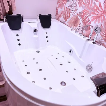 Jacuzzi Privee Love-room-mediterrannee * Florensac